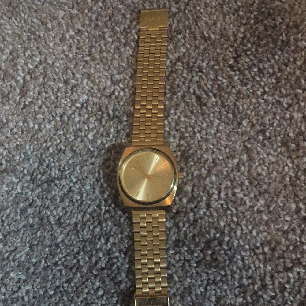 Nixon watch